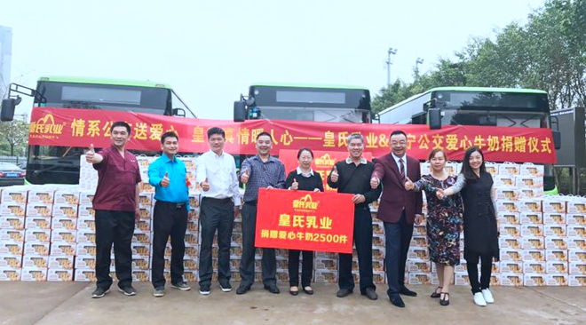 情系公交獻關(guān)愛，公益真情暖人心！
