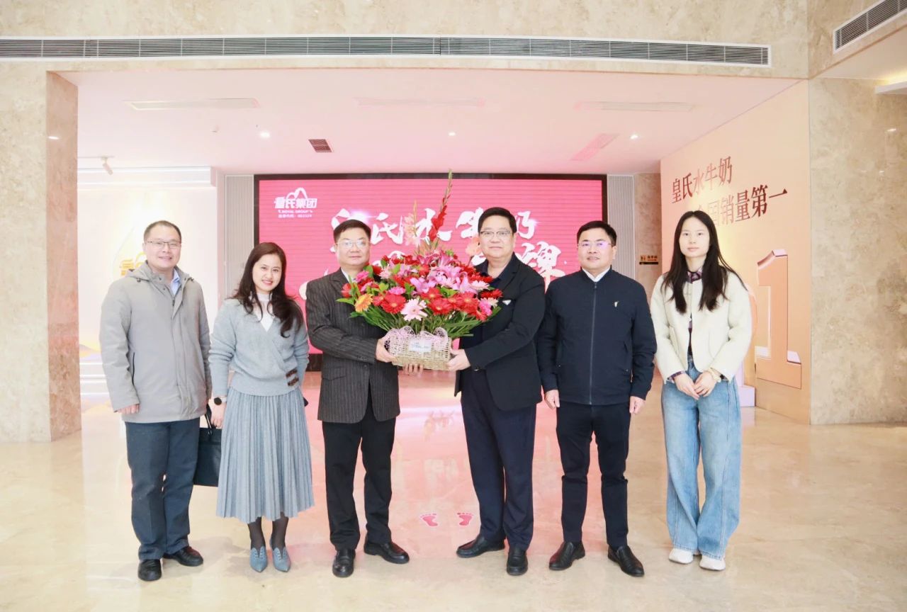 自治區(qū)工商聯(lián)黨組成員、副主席蔡家東到皇氏集團(tuán)開展春節(jié)走訪慰問活動